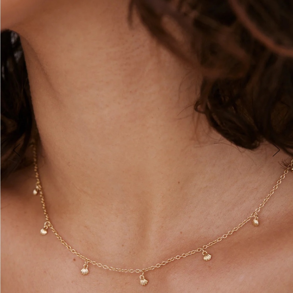 BE YOUR OWN KIND OF BEAUTIFUL NECKLACE Gold